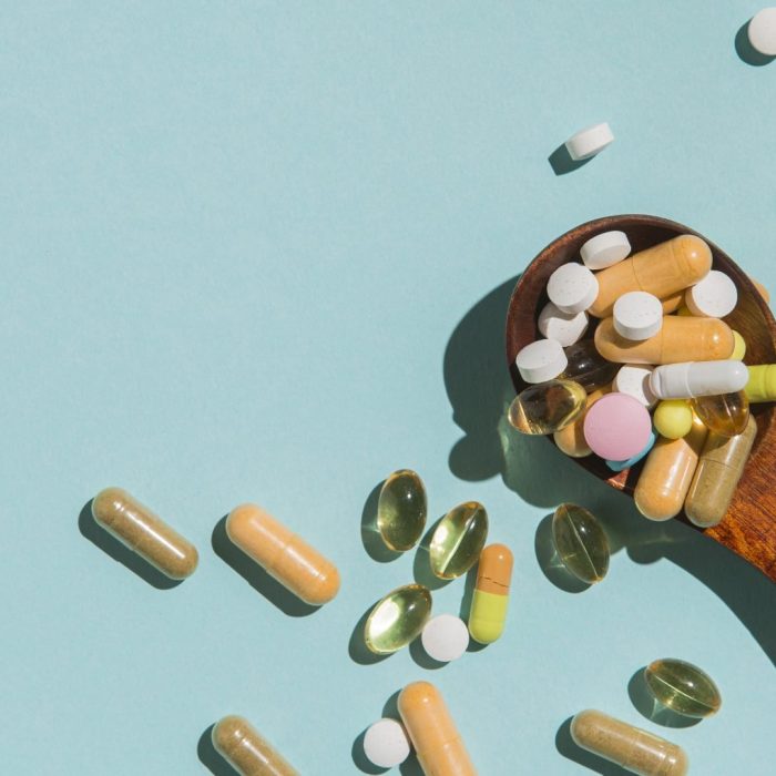 top-view-spoon-with-medicine-table